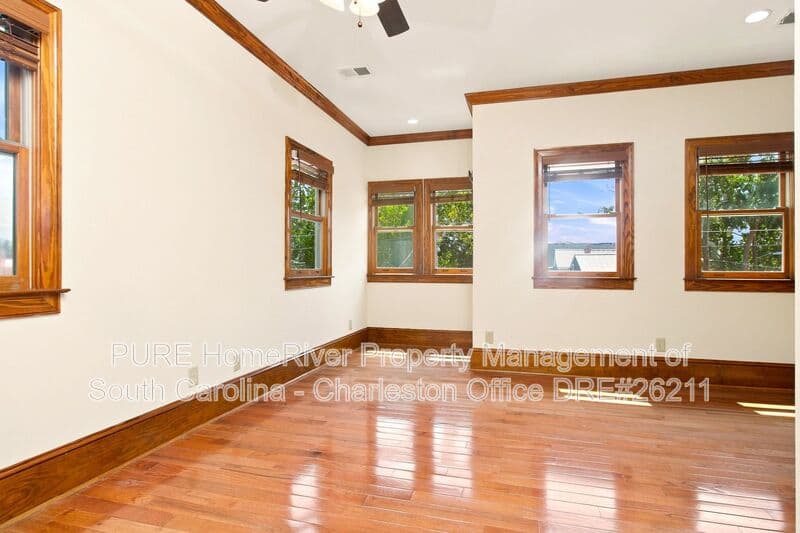 Charleston House: 224 President St