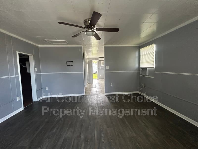 St. Petersburg House: 5475 42nd St N