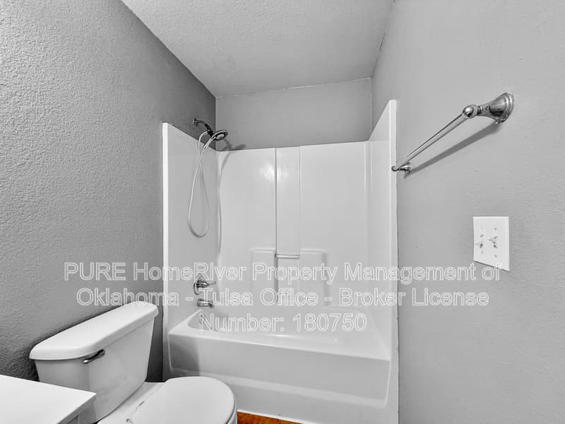Bixby House: 8758 E 160th Pl S