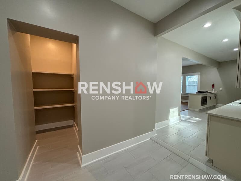 Memphis House: 59 N Willett St