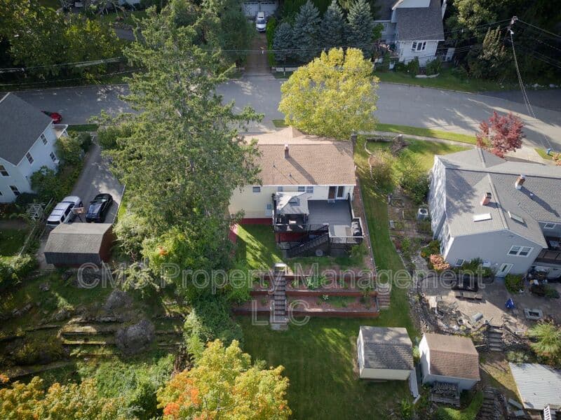 Bloomingdale House: 128 Reeve Ave