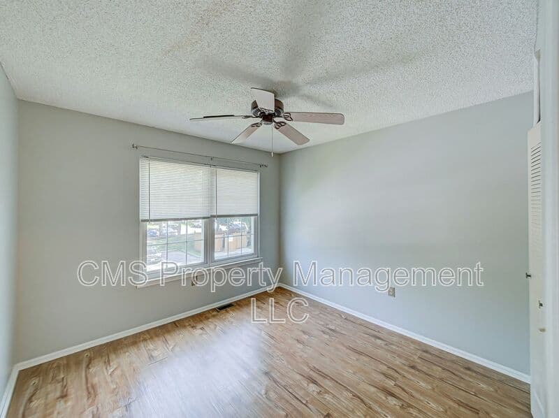 Hamilton Townhome: 96 Versailles Ct