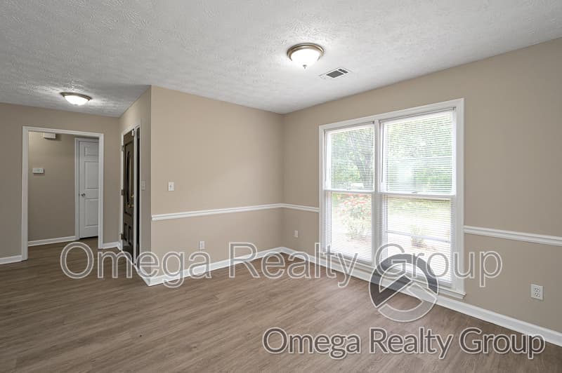 Smiths Station House: 144 Lee Road 318