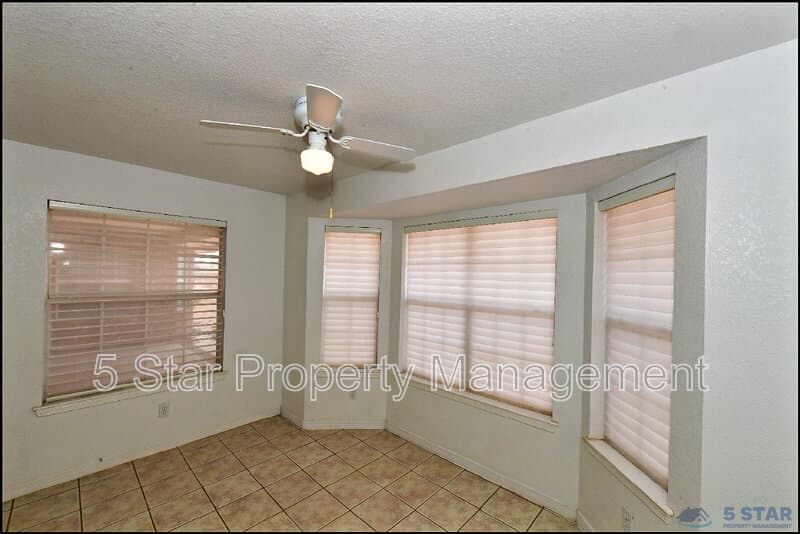 El Paso House: 14101 Koshare Ct