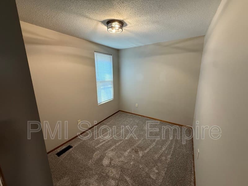 Sioux Falls Townhome: 211 N Fairfax Ave