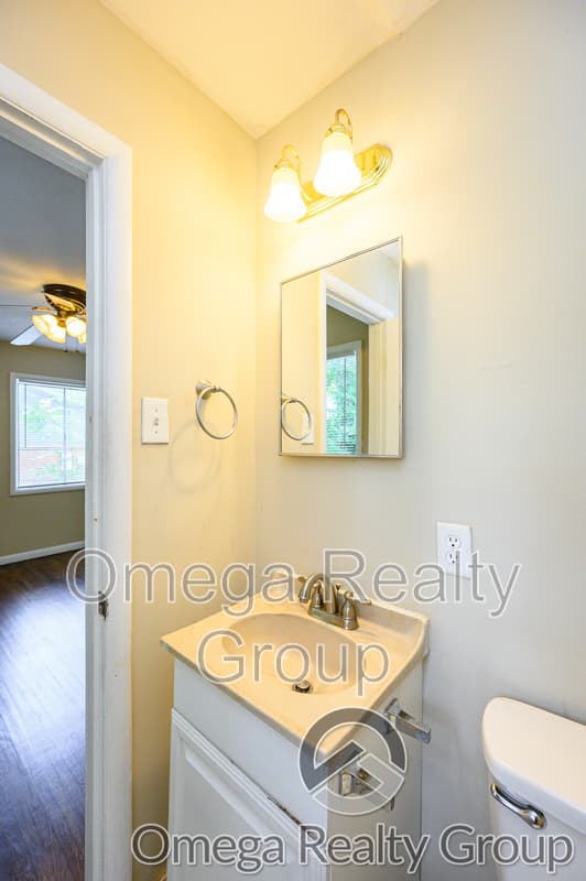 Birmingham House: 413 Wedgeworth Rd