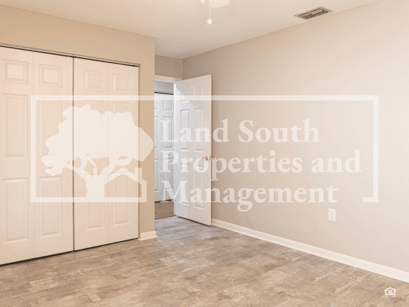 Lakeland House: 331 Lake Harris Drive