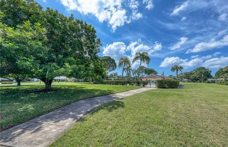 Seminole Condo: 8300 Bardmoor Boulevard - 210