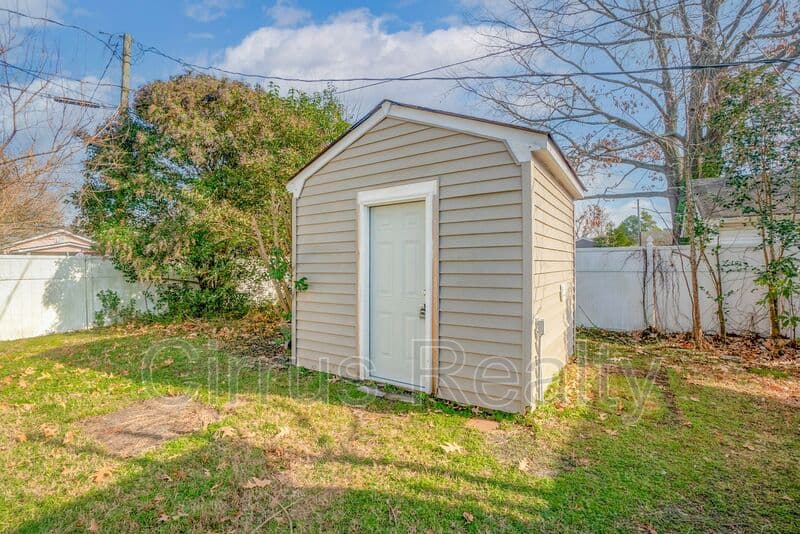 Portsmouth House: 6 Worden Pl