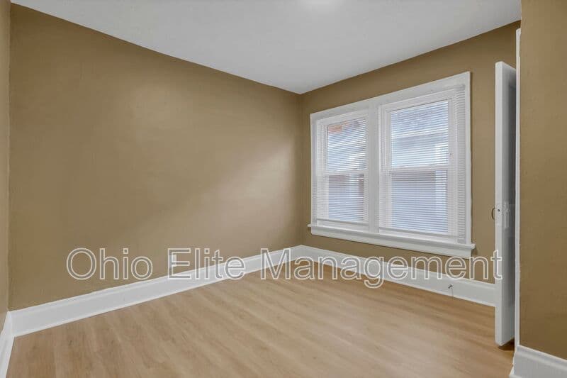 Columbus House: 2545 Sullivant Ave