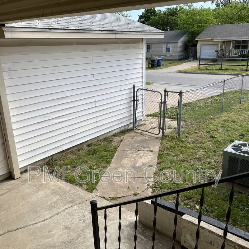 Tulsa House: 4547 E Young Ct