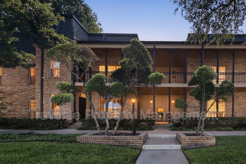 Fort Worth Condo: 4312 Bellaire Dr S