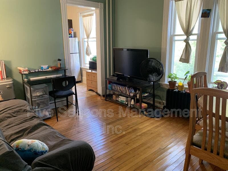 Burlington Condo: 122 Buell st - A