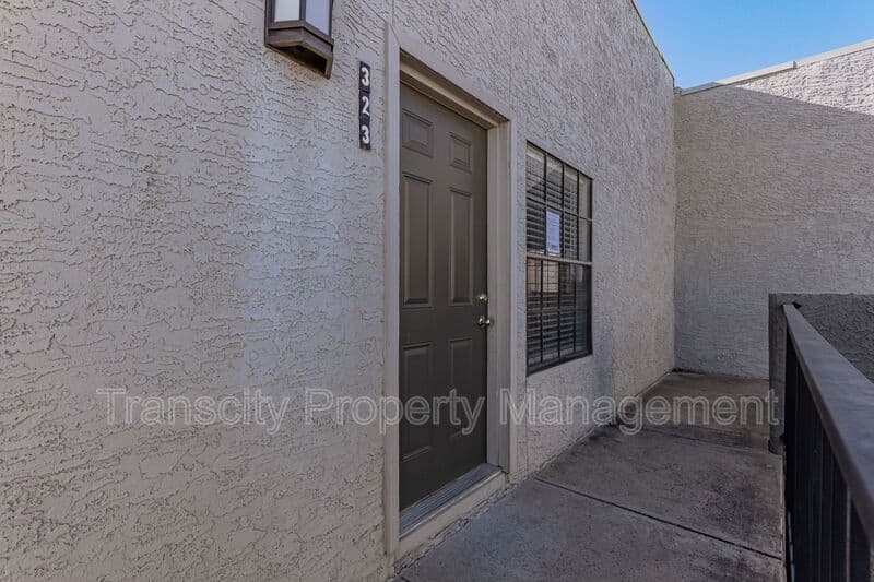 Scottsdale House: 8020 E Thomas Rd