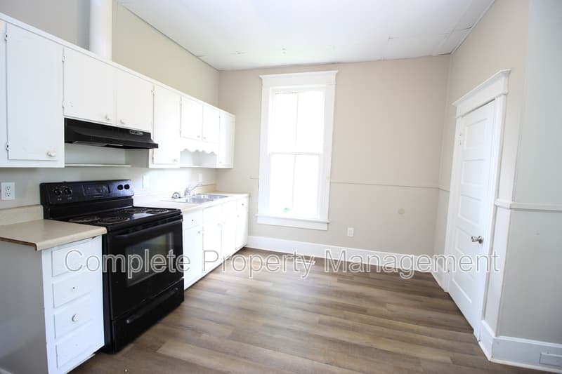 Birmingham House: 524 Fulton Avenue Southwest