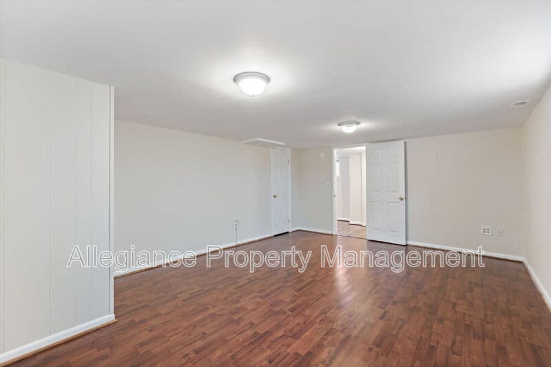 Arlington House: 2311 N Dinwiddie St