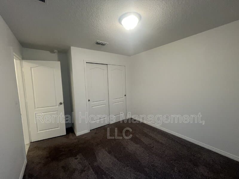 St. Cloud House: 3201 Sweet Acres Pl