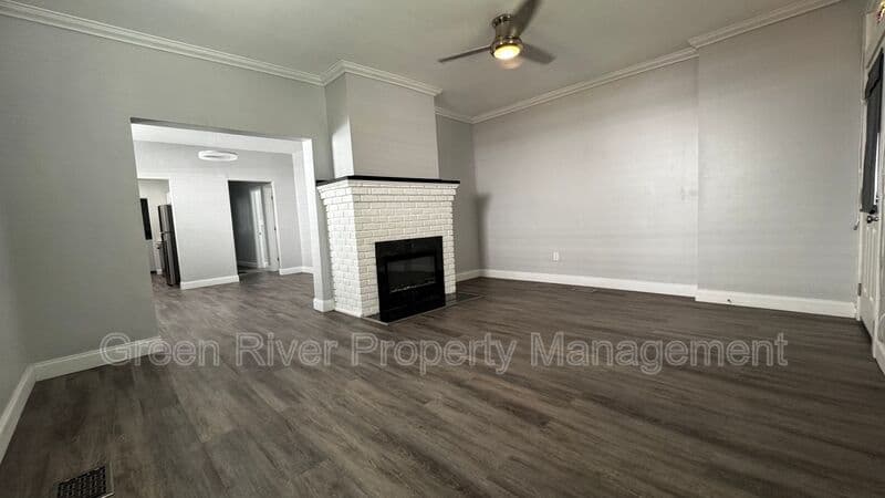 Jacksonville House: 2805 College St