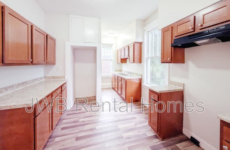 Jacksonville House: 3401 Pearl St N