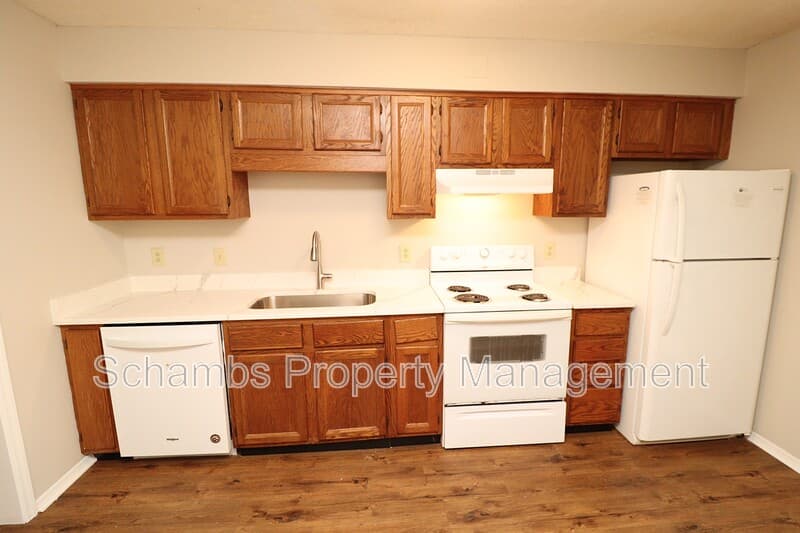 Raleigh House: 3905 Lexington Drive