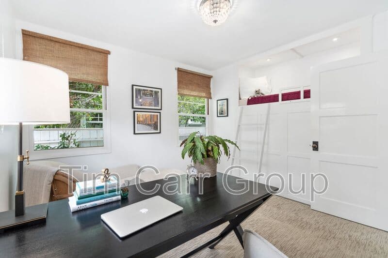 Costa Mesa House: 274 Magnolia St