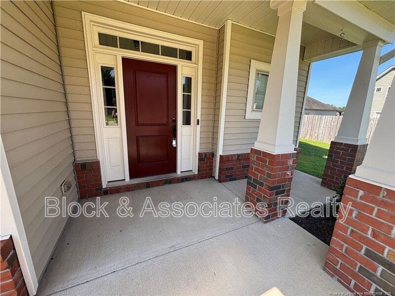 Raeford House: 438 Roanoke Dr