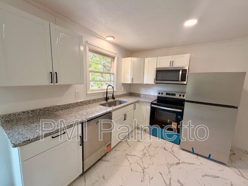 Columbia House: 1805 Carousel Cir