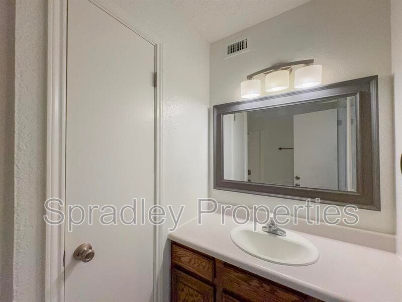 Temple House: 2101 Buckskin Trl