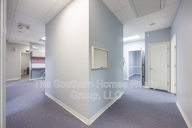 Etowah House: 305 Grady Road - 1