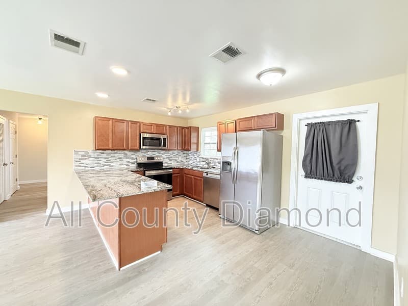 Panama City House: 175 N Berthe Ave