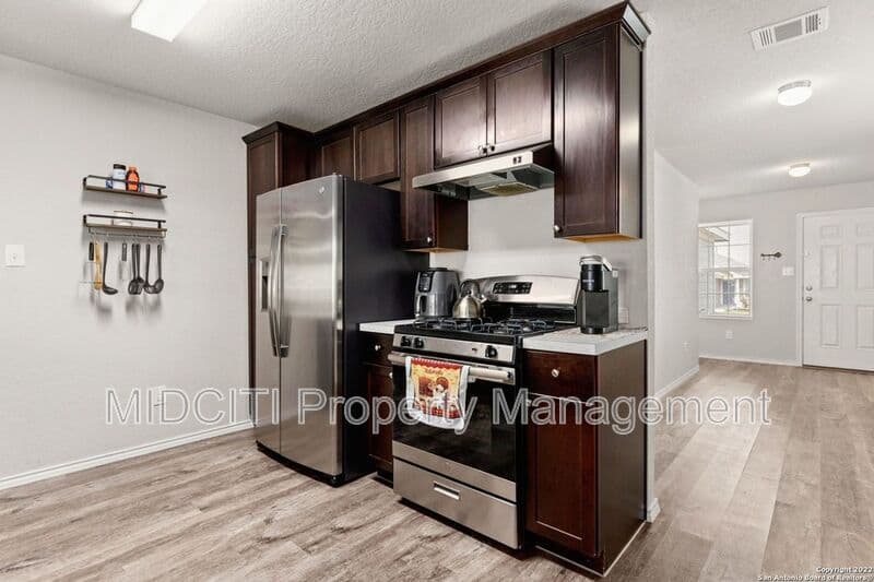San Antonio House: 130 Expedition Way