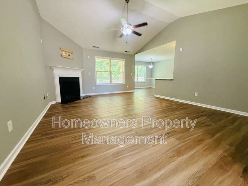 Raeford House: 152 Ladden Ln