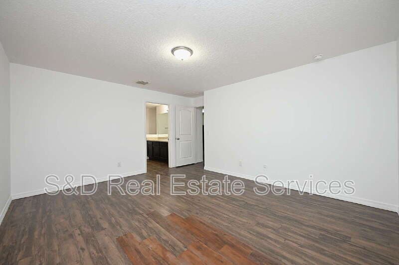Lakeland House: 2238 Caspian Dr