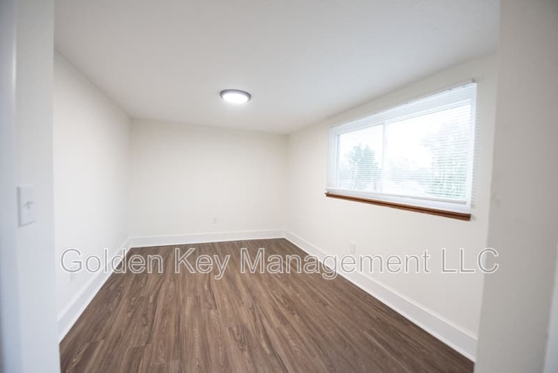 North Olmsted Condo: 5195 Dover Center Road - 2