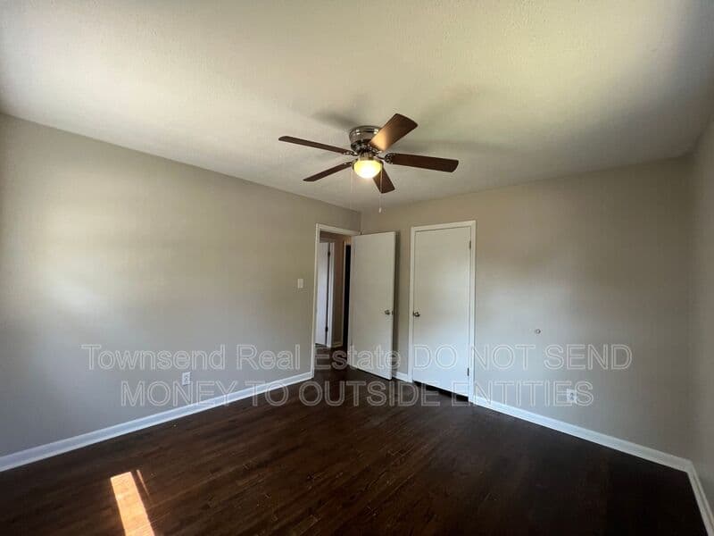 Fayetteville House: 2604 Brentford Dr.