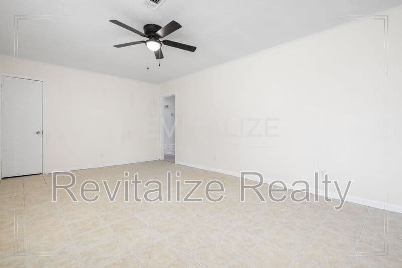 Gulfport House: 2531 W David Drive