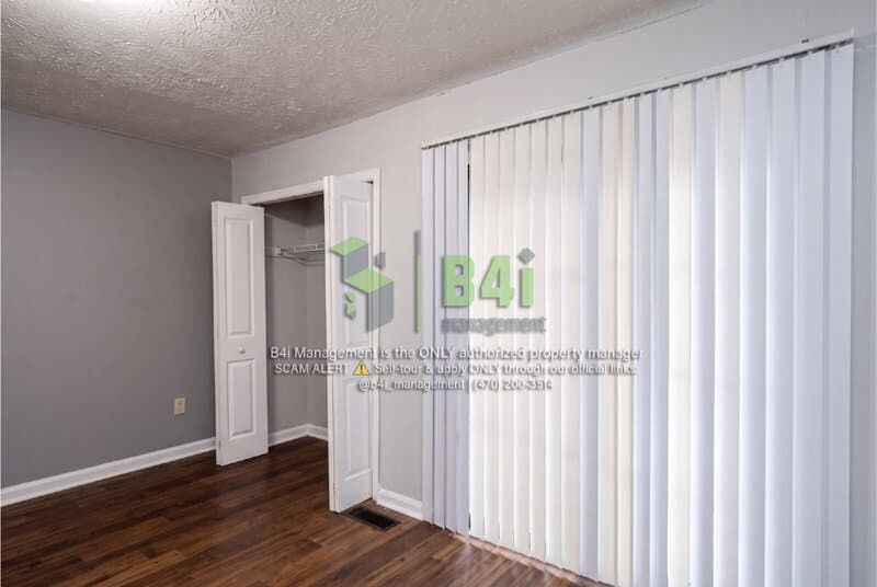 Douglasville House: 6861 S Lakewood Terrace