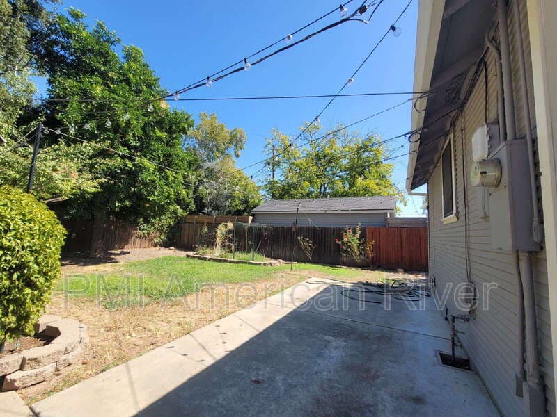 Sacramento House: 2153 7th Ave