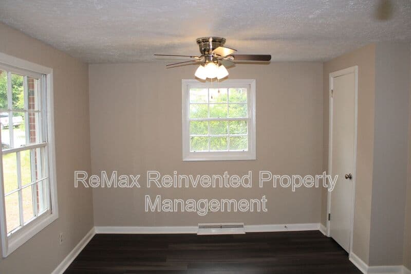 Aiken House: 3328 Vaucluse Rd.