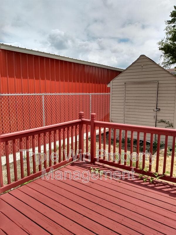 St. Louis House: 236 Wachtel Ave