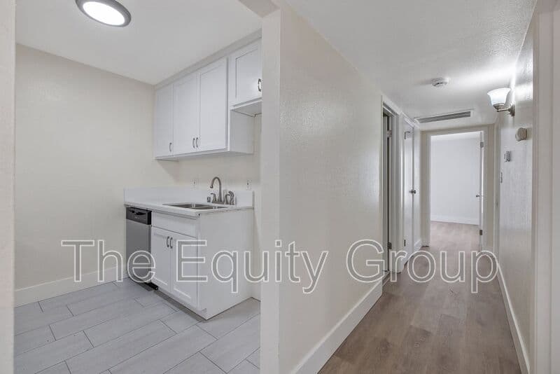 Visalia House: 3515 W Campus Ave -1
