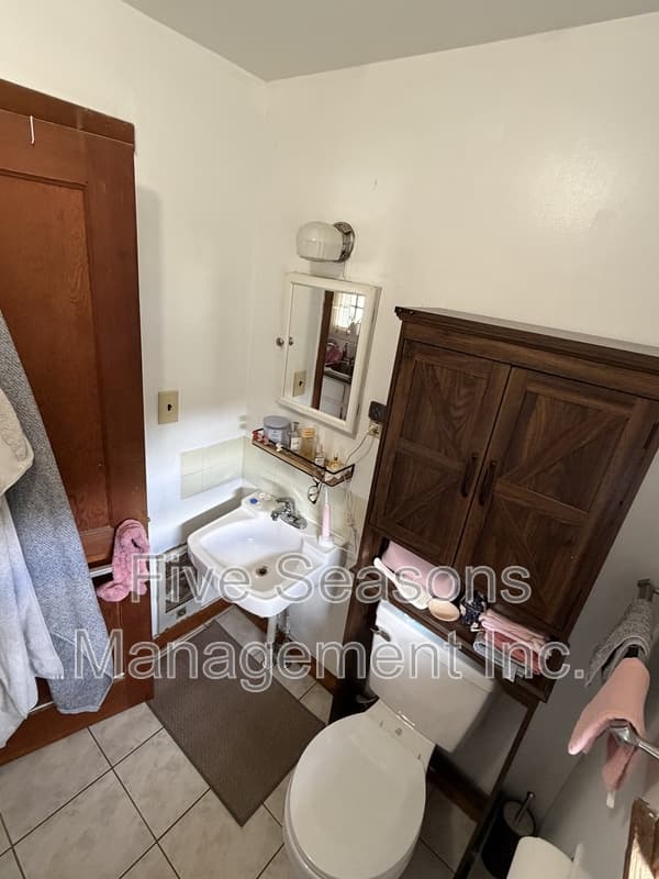 Burlington Condo: 1083-1085 North Avenue - 3