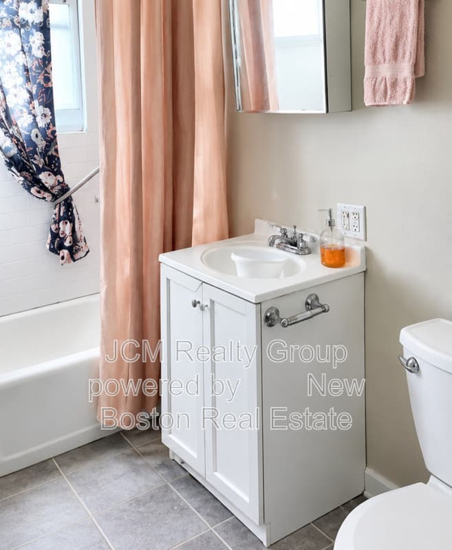 Winthrop Condo: 17 Irwin Street