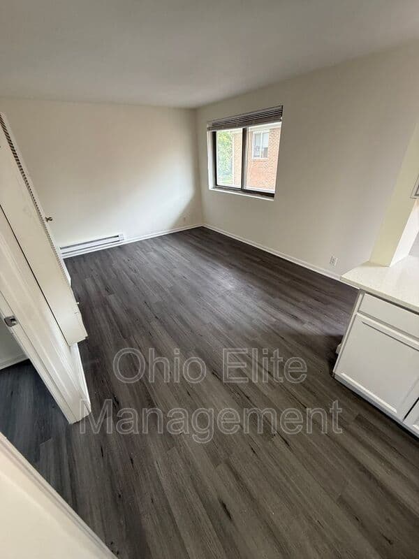 Columbus House: 499 E Columbus St