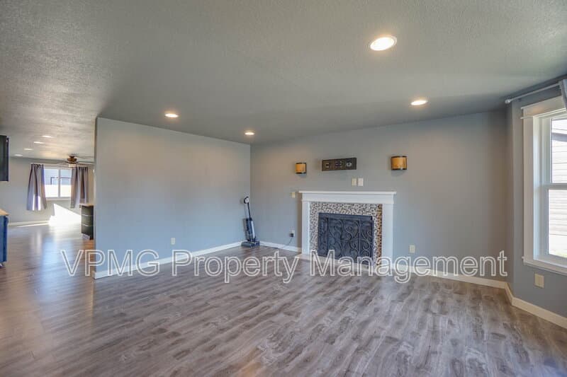 Vancouver House: 9600 NE 132nd Ave