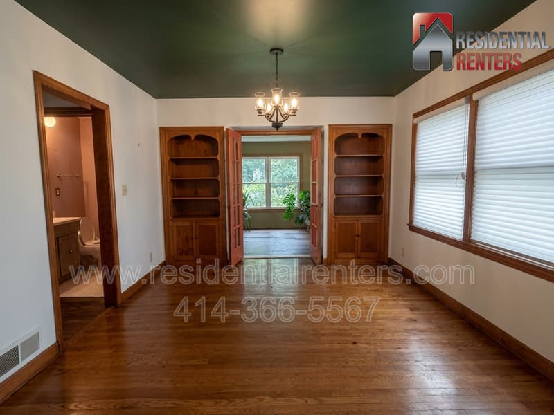 Bay View House: 2913 E Rhode Island Avenue