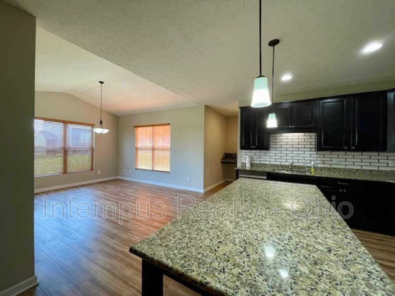 Sunbury House: 7311 Blackwell Dr