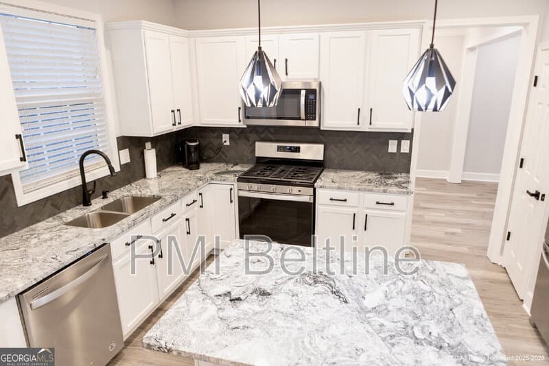 College Park House: 4644 Creekside Cove