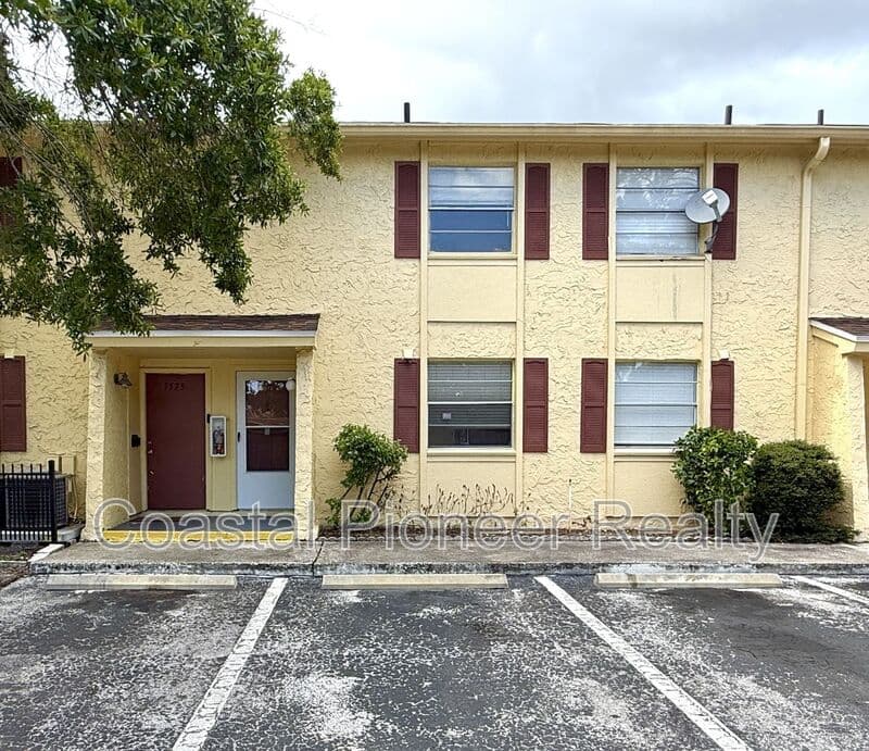 Tampa Townhome: 7573 Abonado R