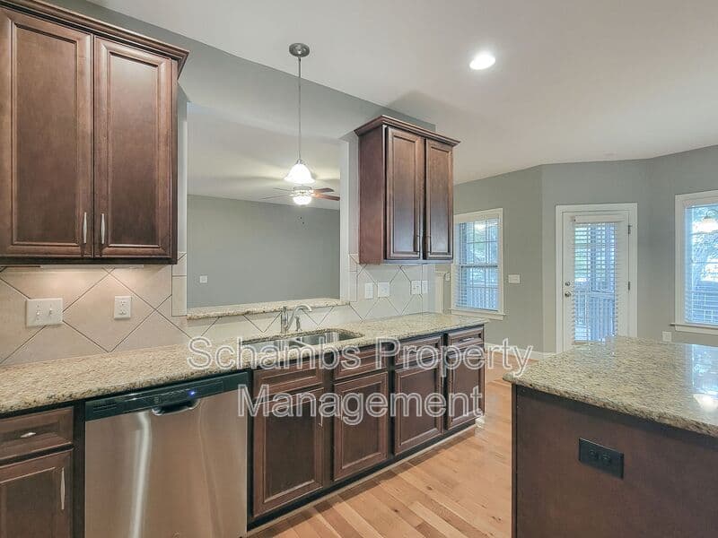 Fuquay Varina House: 414 Banagher Ln